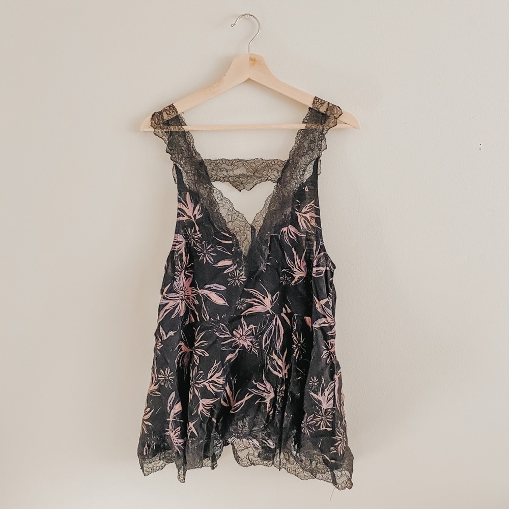 FREE PEOPLE • Bellflower double V tunic